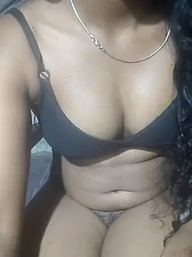 Snapshot of POOJA999 chatting on 10/23/25, 09:02 POOJA999 online show from 10/23/25, 09:02