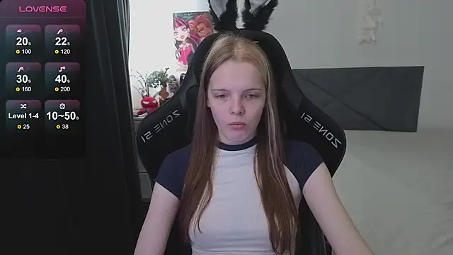 Luna Navy online show from 09/23/25, 09:23