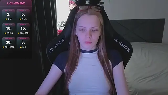 Luna Navy online show from 10/25/25, 09:06