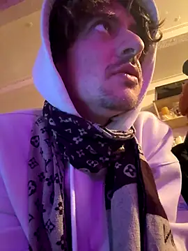 hottest23 online show from 12/15/25, 08:46