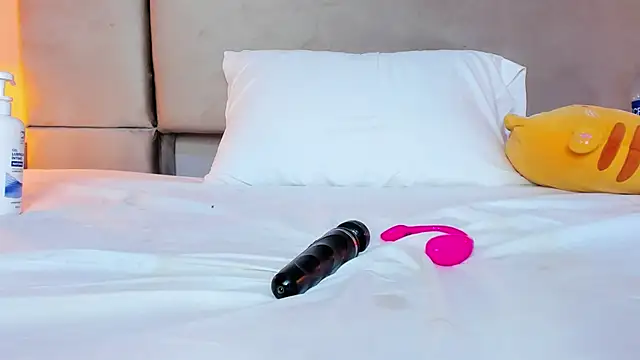 Snapshot of isabel_sofiaa chatting on 02/15/26, 07:51 isabel sofiaa online show from 02/15/26, 07:51