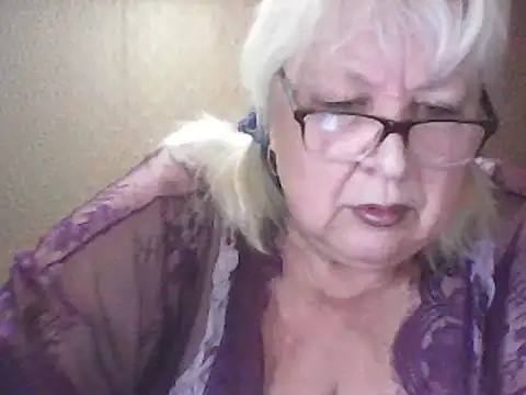 Snapshot of Alexia64231 chatting on 05/06/26, 10:48 Alexia64231 online show from 05/06/26, 10:48