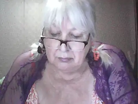 Snapshot of Alexia64231 chatting on 05/19/26, 01:56 Alexia64231 online show from 05/19/26, 01:56