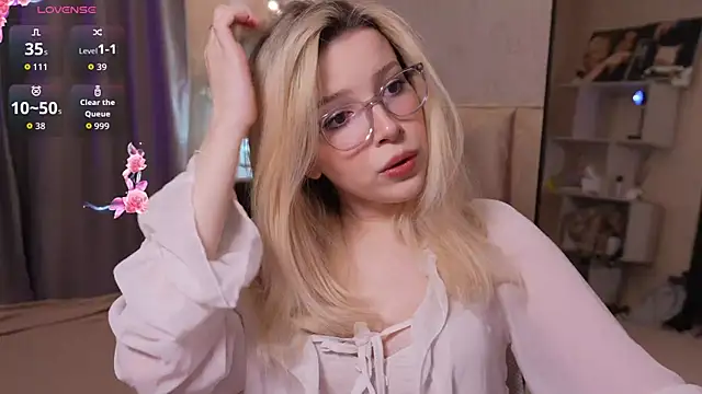 Snapshot of peachii_meow chatting on 04/17/26, 04:32 peachii meow online show from 04/17/26, 04:32