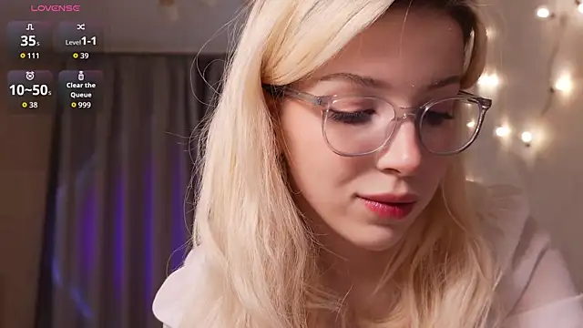 Snapshot of peachii_meow chatting on 05/01/26, 02:10 peachii meow online show from 05/01/26, 02:10