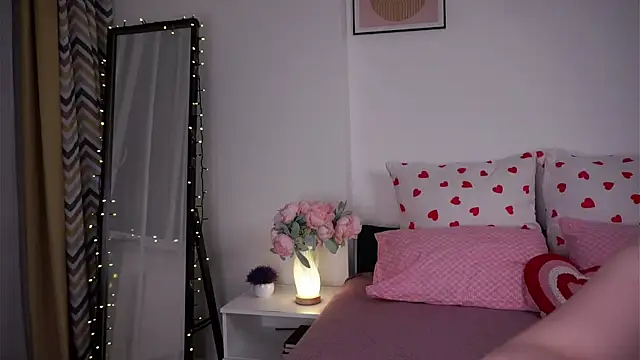 Snapshot of SusannaScholler chatting on 04/14/26, 11:00 SusannaScholler online show from 04/14/26, 11:00