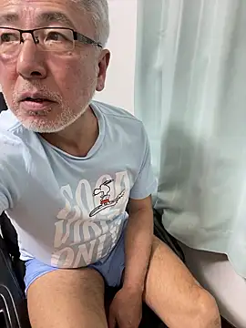 Snapshot of gholly2007 chatting on 03/27/26, 01:33 gholly2007 online show from 03/27/26, 01:33