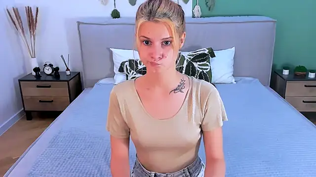 Snapshot of NightOpal chatting on 11/05/25, 04:07 NightOpal online show from 11/05/25, 04:07