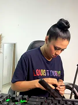 Snapshot of LuluMonroe_Eup chatting on 11/05/25, 03:28 LuluMonroe Eup online show from 11/05/25, 03:28