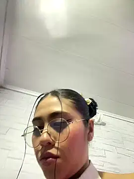 Snapshot of LuluMonroe_Eup chatting on 12/19/25, 03:02 LuluMonroe Eup online show from 12/19/25, 03:02