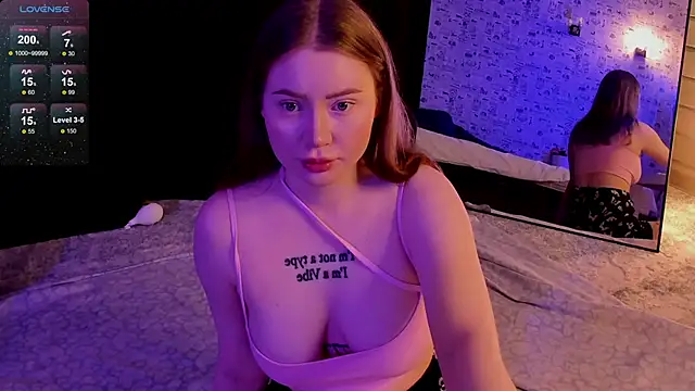 Snapshot of Lillie_Berry chatting on 11/07/25, 04:34 Lillie Berry online show from 11/07/25, 04:34