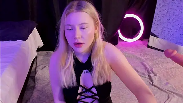 Snapshot of Lillie_Berry chatting on 12/03/25, 04:20 Lillie Berry online show from 12/03/25, 04:20