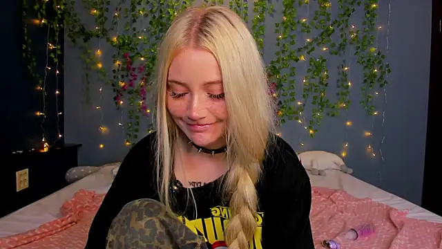 Lillie Berry online show from 07/14/26, 05:01