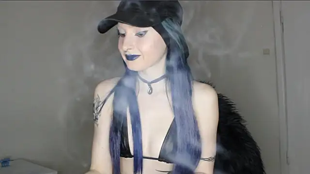 Snapshot of midnightsiren777 chatting on 03/06/26, 06:26 midnightsiren777 online show from 03/06/26, 06:26