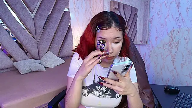 Snapshot of redd_pandaa chatting on 04/24/26, 04:26 redd pandaa online show from 04/24/26, 04:26