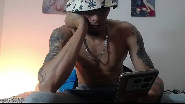 Snapshot of Daniel_laverde chatting on 10/26/25, 03:12 Daniel laverde online show from 10/26/25, 03:12