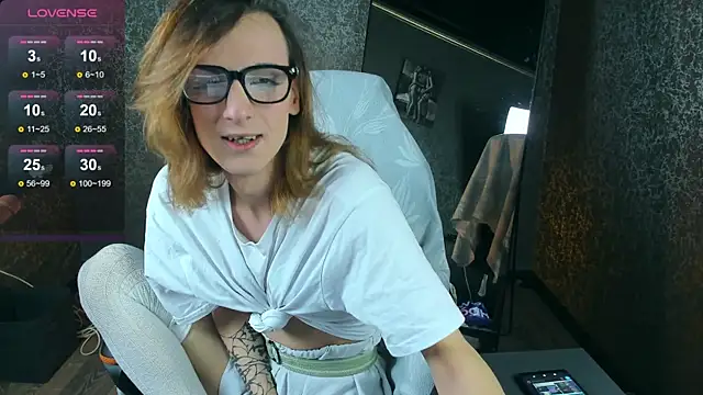 Snapshot of Anjela_Botton chatting on 04/07/26, 06:08 Anjela Botton online show from 04/07/26, 06:08