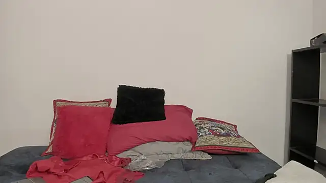 Snapshot of celeste111 chatting on 12/04/25, 10:35 celeste111 online show from 12/04/25, 10:35