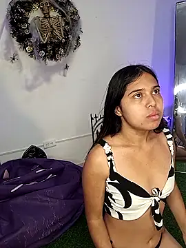 VioletaBliss1 online show from 10/28/25, 11:58