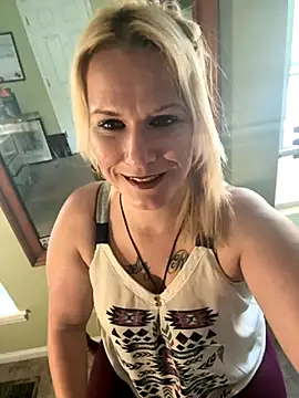 Snapshot of RhondaRump chatting on 09/20/25, 09:38 RhondaRump online show from 09/20/25, 09:38