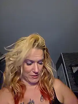 Snapshot of RhondaRump chatting on 05/28/26, 05:27 RhondaRump online show from 05/28/26, 05:27
