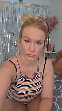 Snapshot of RhondaRump chatting on 07/18/26, 03:27 RhondaRump online show from 07/18/26, 03:27