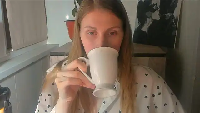 Snapshot of JuliaMuuun chatting on 04/06/26, 09:16 JuliaMuuun online show from 04/06/26, 09:16