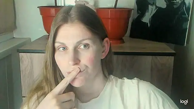 Snapshot of JuliaMuuun chatting on 05/11/26, 09:45 JuliaMuuun online show from 05/11/26, 09:45