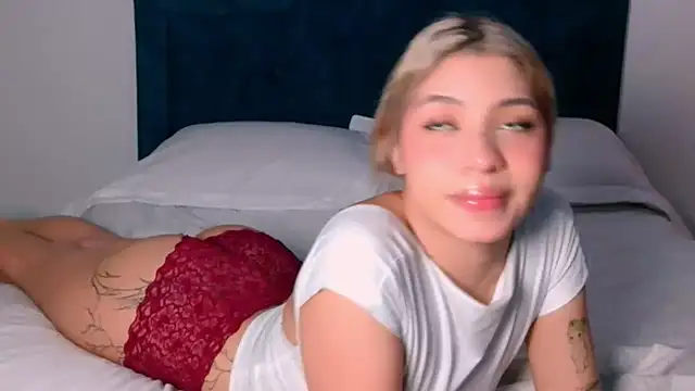 Snapshot of angelinhaaa chatting on 10/31/25, 04:30 angelinhaaa online show from 10/31/25, 04:30