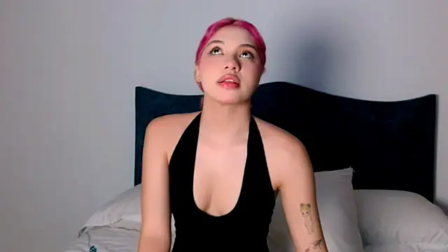 Snapshot of angelinhaaa chatting on 11/14/25, 12:31 angelinhaaa online show from 11/14/25, 12:31