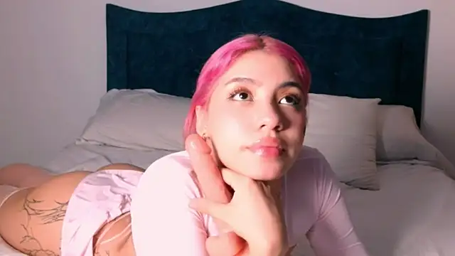 Snapshot of angelinhaaa chatting on 11/16/25, 03:34 angelinhaaa online show from 11/16/25, 03:34