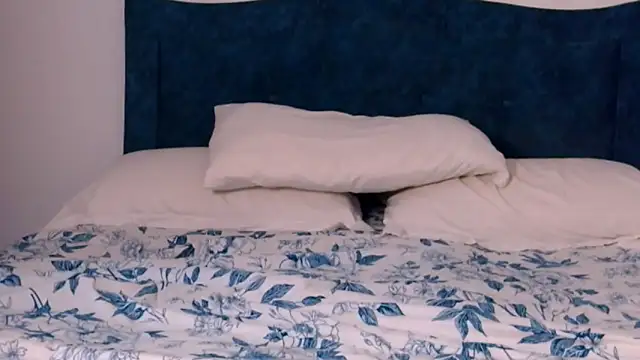 Snapshot of angelinhaaa chatting on 11/29/25, 02:03 angelinhaaa online show from 11/29/25, 02:03