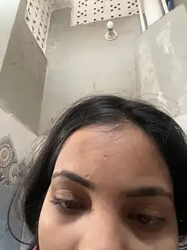 Snapshot of Sandhya_77 chatting on 11/17/25, 04:40 Sandhya 77 online show from 11/17/25, 04:40