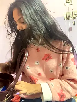 Snapshot of Sandhya_77 chatting on 11/24/25, 05:40 Sandhya 77 online show from 11/24/25, 05:40