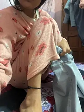 Snapshot of Sandhya_77 chatting on 11/25/25, 05:40 Sandhya 77 online show from 11/25/25, 05:40