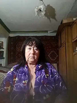 Snapshot of CrystalLime6411 chatting on 09/26/25, 04:22 CrystalLime6411 online show from 09/26/25, 04:22