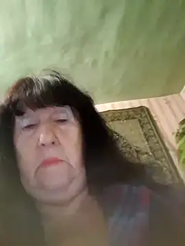 Snapshot of CrystalLime6411 chatting on 10/05/25, 06:23 CrystalLime6411 online show from 10/05/25, 06:23