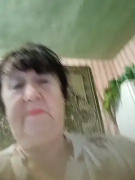 Snapshot of CrystalLime6411 chatting on 10/10/25, 01:32 CrystalLime6411 online show from 10/10/25, 01:32