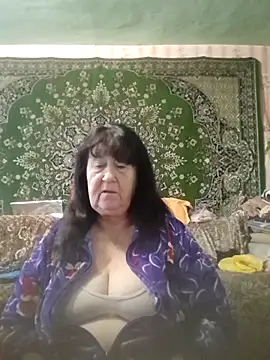 Snapshot of CrystalLime6411 chatting on 10/17/25, 11:02 CrystalLime6411 online show from 10/17/25, 11:02