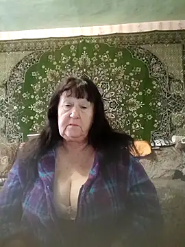 Snapshot of CrystalLime6411 chatting on 10/19/25, 11:00 CrystalLime6411 online show from 10/19/25, 11:00