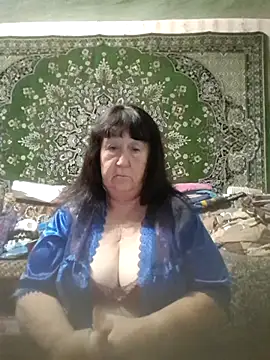 Snapshot of CrystalLime6411 chatting on 10/22/25, 04:07 CrystalLime6411 online show from 10/22/25, 04:07