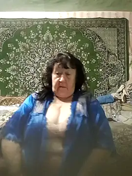 Snapshot of CrystalLime6411 chatting on 10/26/25, 02:45 CrystalLime6411 online show from 10/26/25, 02:45