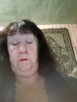 Snapshot of CrystalLime6411 chatting on 10/27/25, 05:00 CrystalLime6411 online show from 10/27/25, 05:00