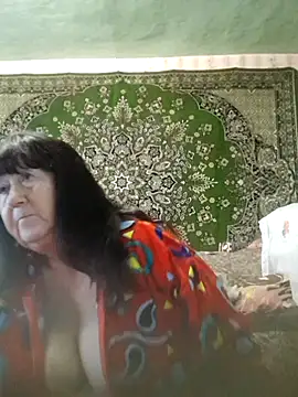 Snapshot of CrystalLime6411 chatting on 11/17/25, 12:11 CrystalLime6411 online show from 11/17/25, 12:11