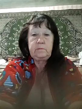 Snapshot of CrystalLime6411 chatting on 11/18/25, 04:17 CrystalLime6411 online show from 11/18/25, 04:17