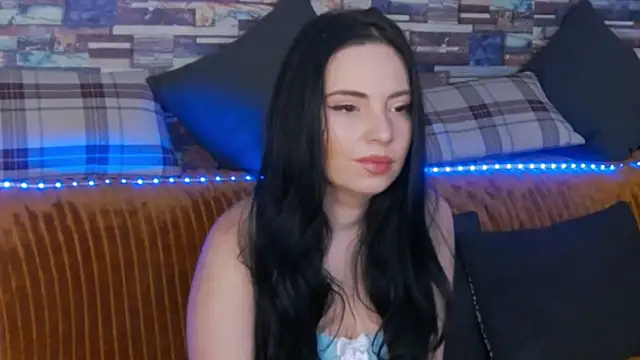 Snapshot of GrayLunna chatting on 12/15/25, 06:17 GrayLunna online show from 12/15/25, 06:17