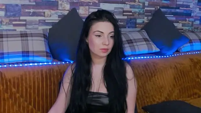 Snapshot of GrayLunna chatting on 12/16/25, 05:23 GrayLunna online show from 12/16/25, 05:23