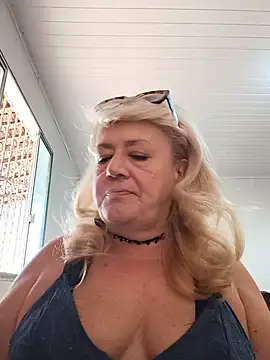 Snapshot of Belladama61 chatting on 07/17/26, 11:17 Belladama61 online show from 07/17/26, 11:17