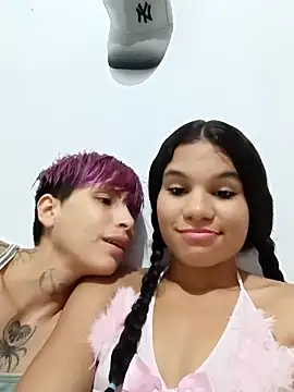 Snapshot of Little-Pussy-Sweet chatting on 09/19/25, 03:52 Little-Pussy-Sweet online show from 09/19/25, 03:52