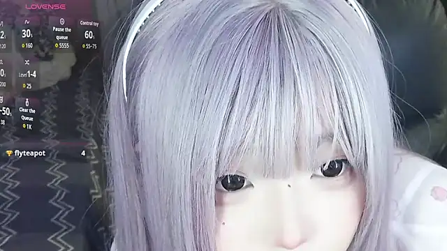 Snapshot of a5l2e0x chatting on 11/16/25, 02:11 a5l2e0x online show from 11/16/25, 02:11